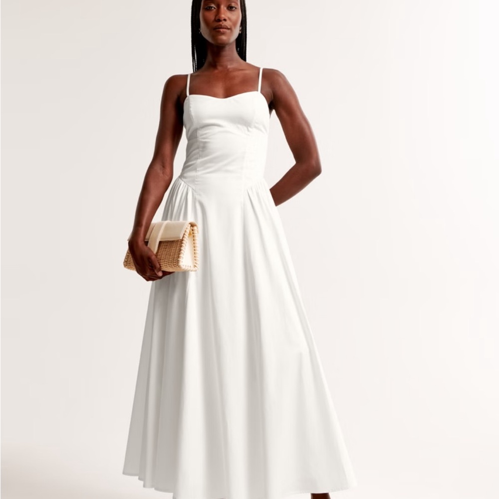 Elegant White Dipped-Waist Sweetheart Maxi Dress